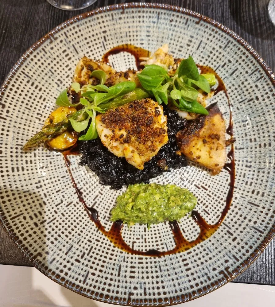 Duo de Seiche Filet de Lotte Pesto de Roquette Crumble de Chorizo